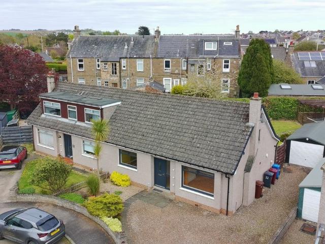 Luke Place, Broughty Ferry, Dundee DD5, 2 bed detached bungalow to rent, £1,400 pcm | PrimeLocation