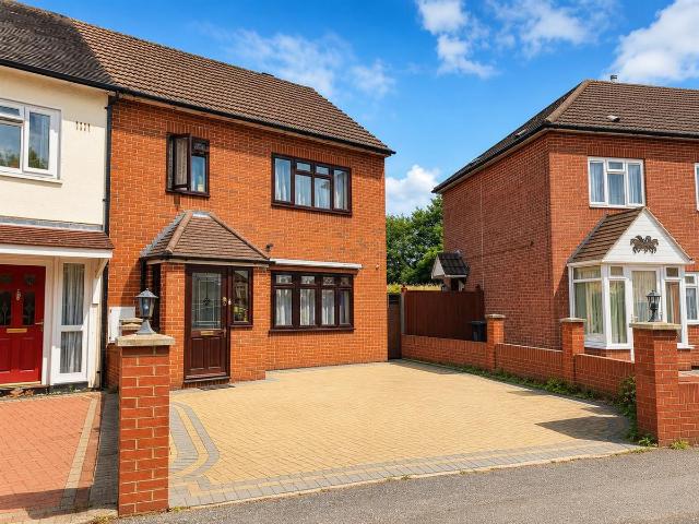 Lukin Crescent, Chingford, London E4, 3 bed property to rent, £2,300 pcm | PrimeLocation