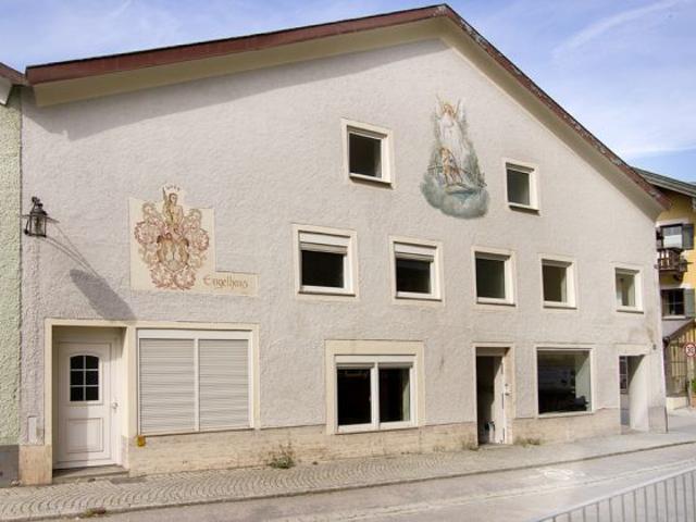 Lukrativ vermietetes Wohnhaus mit kleiner Gewerbeeinheit im Herzen von Waging am See