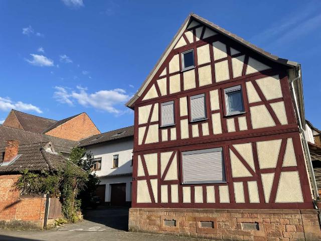 Lukratives Gebäudeensemble Hofreite auf großem Grundstück in Ortenberg Bergheim