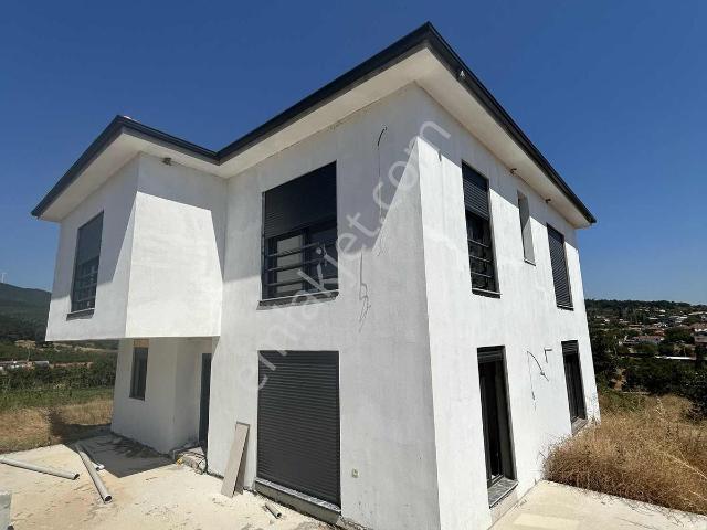 Lüks Ve Doğa Manzaralı Özenle Yapılmış Villa