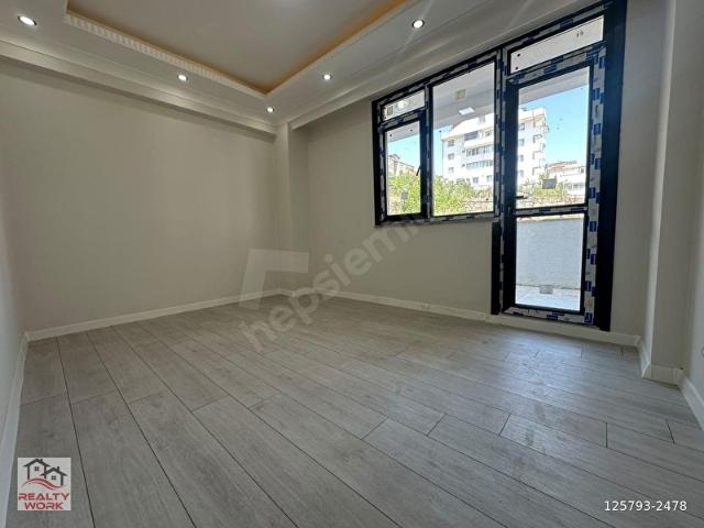 LÜKS YAPIM 2+1 ÖZEL BAHCE KULLANIMLI GİRİŞ DAİRE