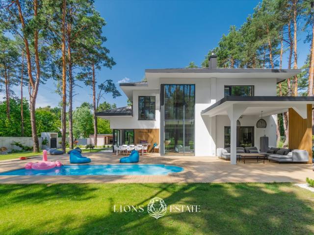 Luksusowa rezydencja 430 m² z basenem i widokiem na las