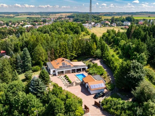 Luksusowa rezydencja 309 m² z basenem i salą kinową
