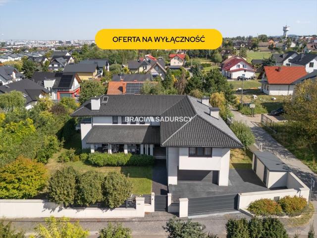 Luksusowa rezydencja 317 m2 z ogrodem w Skotnikach