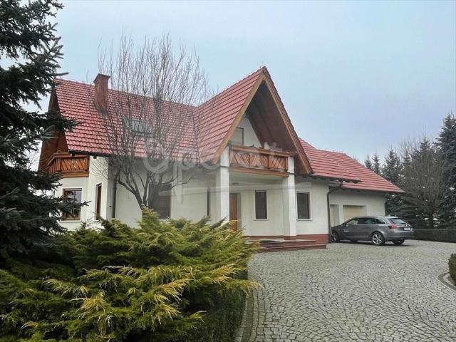 Luksusowa rezydencja 336 m² z ogrodem i kortem tenisowym