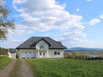 Luksusowa rezydencja z panoramicznym widokiem na jezioro