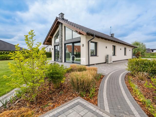 Na sprzedaż luksusowa rezydencja 250 m² z salonem 90 m²