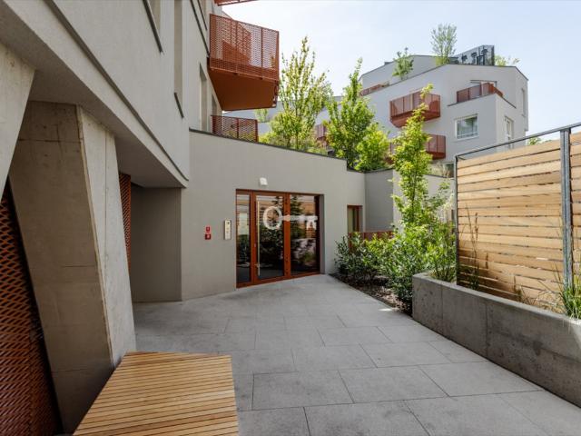 Luksusowe 50 m² apartament z wysokimi sufitami i marmurową łazienką