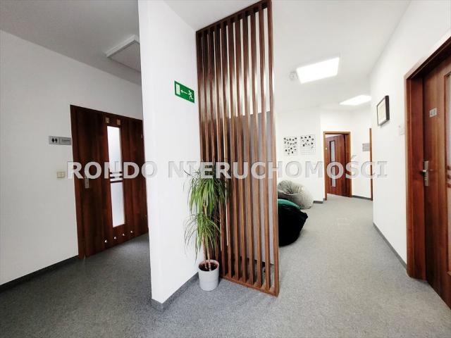 Na wynajem luksusowe biuro z tarasem 240 m² na Krzykach
