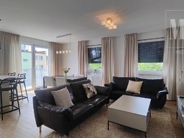 Luksusowy 3 pokojowy apartament z balkonem, klimatyzacją i garażem