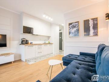 Luksusowy apartament z balkonem i garażem w Dziwnowie