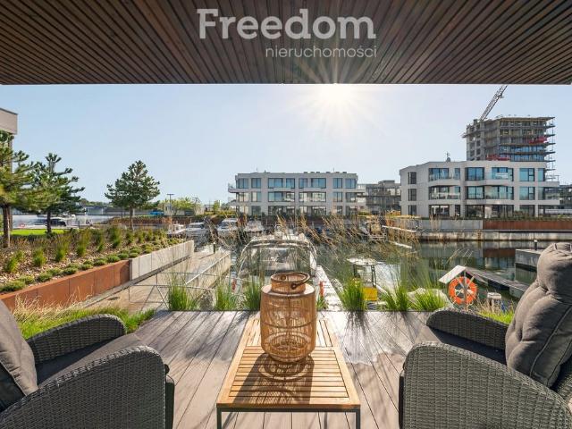 Luksusowy apartament z widokiem na marinę i jachty