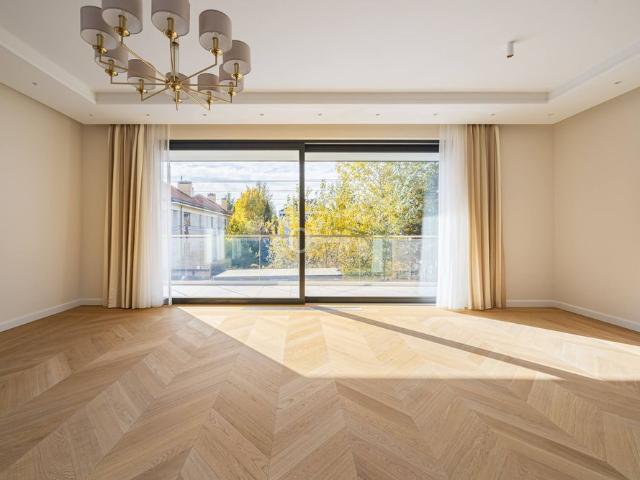 Luksusowy apartament z 5 sypialniami i garażem