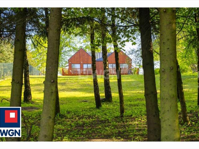 Luksusowy dom nad jeziorem na Mazurach z dostępem do linii brzegowej