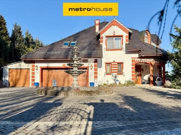 Luksusowy dom z basenem i widokiem na jezioro