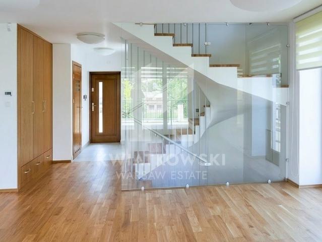 Luksusowy dom 203 m² z tarasem, balkonem i parkingiem