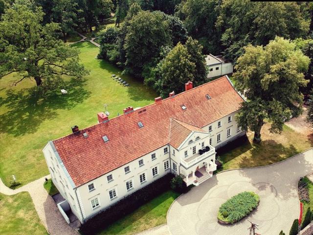 Luksusowy dwór historyczny 1413 m² z SPA i infrastrukturą zapraszam
