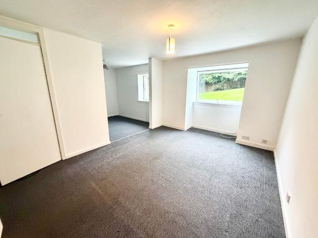 Lulworth Court, Dundee DD4, 2 bed flat to rent, £650 pcm | PrimeLocation
