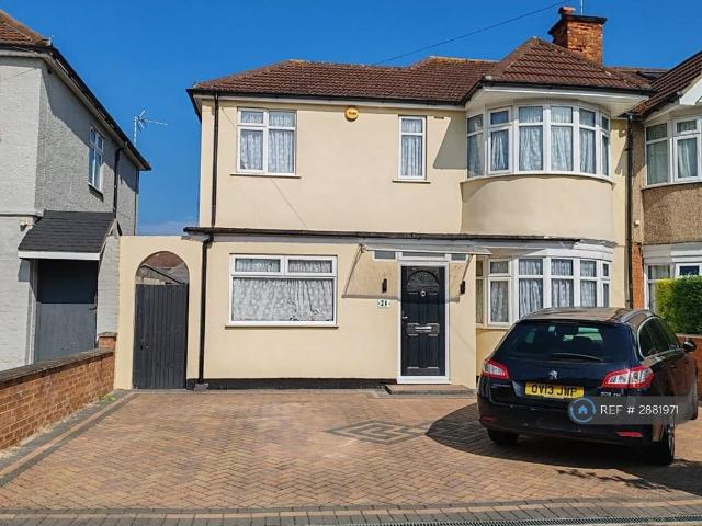 Lulworth Close, Harrow, HA2 5 bed semi detached house to rent £3,050 pcm £704 pw