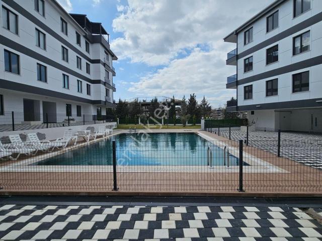 Lüleburgaz Zafer Mahallesinde Havuzlu Sitede Bahçeli 3+1 Daire