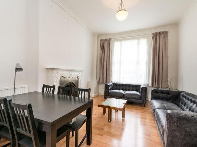 Lupus Street, Pimlico, London, SW1V 2 bed flat to rent £3,050 pcm £704 pw