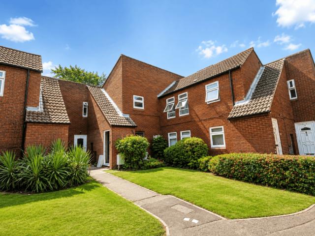 Lupin Close, West Drayton, Middlesex UB7 1 bed maisonette to rent £1,425 pcm £329 pw