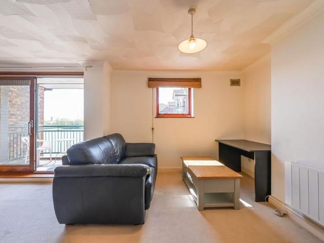 Luralda Wharf, Isle Of Dogs, London, E14 1 bed flat to rent £1,850 pcm £427 pw