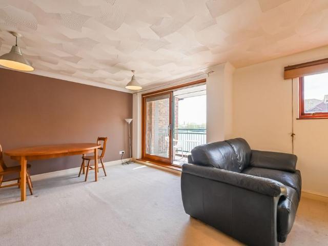 Luralda Wharf, Isle Of Dogs, London, E14 1 bed flat to rent £1,850 pcm £427 pw