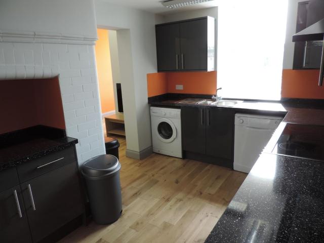 Lustrous House, Gillingham ME7, Room to rent, £600 pcm | PrimeLocation