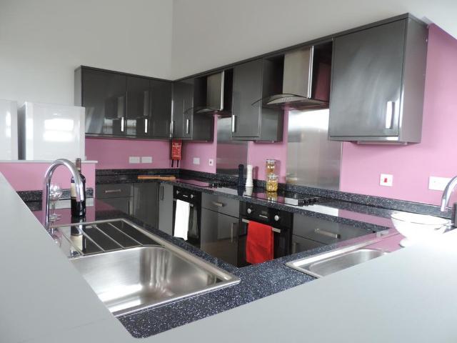 Lustrous House, Gillingham 7 bed house to rent £4,200 pcm £969 pw