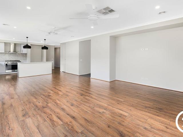 Lush Lakeview Living&excl