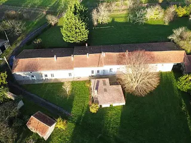 Lussant 17430 Achat / Vente maison 9 pièces t9 jardin