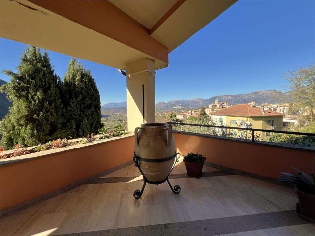 Lussuosa porzione di villa in centro storico 360m² Atina