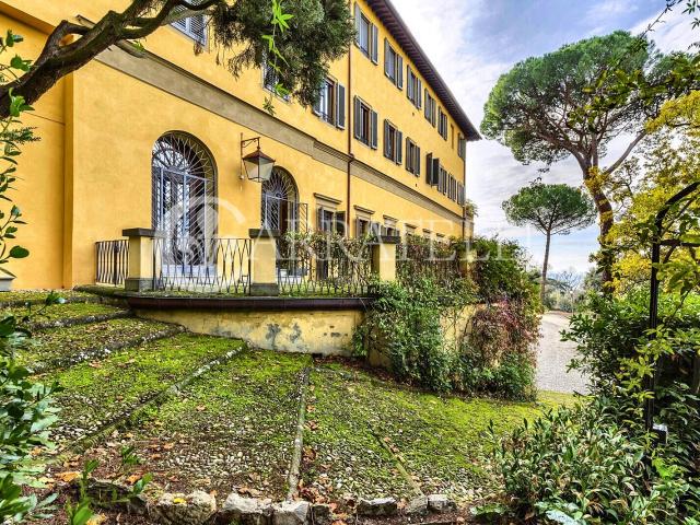 Lussuoso Appartamento in Storica Villa del XV Secolo con Vis. 500m² Firenze