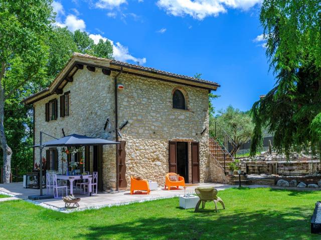 Lussuoso casale ai piedi dei Sibillini 223m² Sarnano