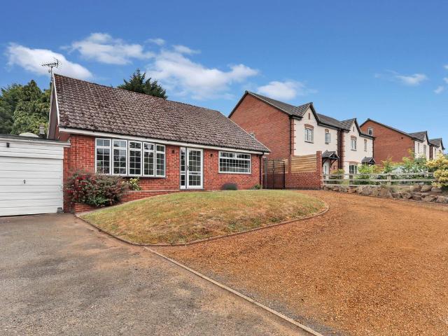 Lutterworth Road, Pailton, Rugby CV23, 2 bed bungalow to rent, £1,500 pcm | PrimeLocation
