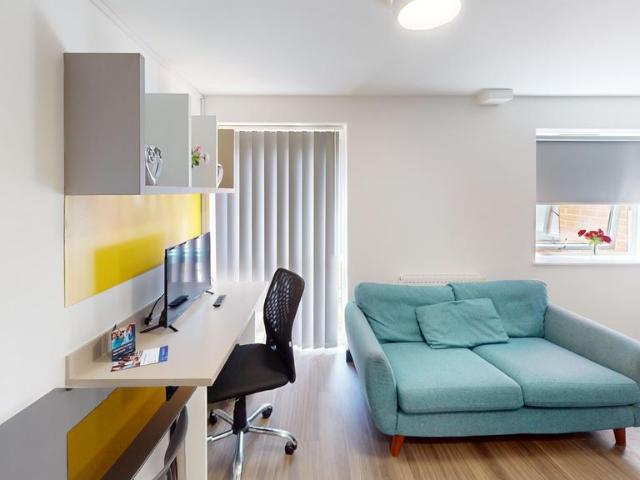 Luton LU1 Private hall to rent £840 pcm £194 pw