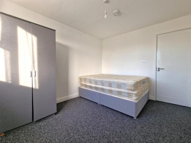 Luton, LU2 1 bed in a house share to rent £575 pcm £133 pw