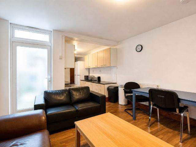Luton Road, Birmingham B29, 6 bed shared accommodation to rent, £412 pcm | PrimeLocation