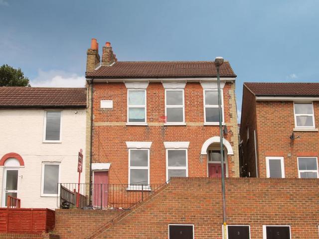 Luton Road, Chatham 3 bed flat to rent £1,150 pcm £265 pw