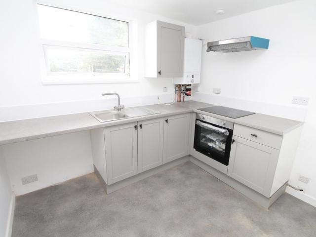Luton Road, Chatham ME4 2 bed maisonette to rent £1,100 pcm £254 pw