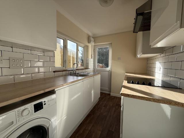 Luton Road, Chatham, ME4 2 bed terraced house to rent £1,175 pcm £271 pw