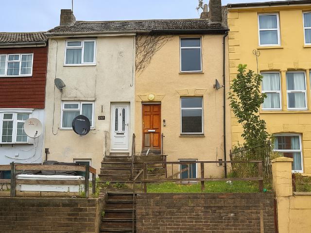 Luton Road, Chatham ME4, 2 bed terraced house to rent, £1,200 pcm | PrimeLocation