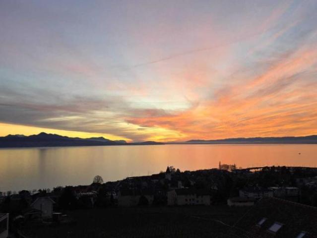 LUTRY BEL APPARTEMENT DE 4.5 PIÈCES AVEC VUE SUR LE LAC ET LES