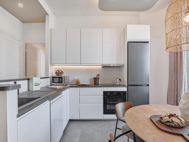 Luvia 2 bedrooms in Archives, Paris Amsterdam Apartments for Rent