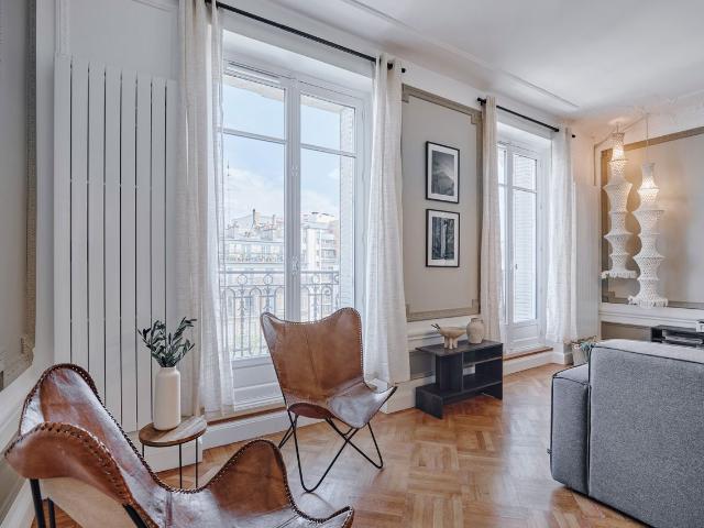 Luvia 2 bedrooms in Archives, Paris Amsterdam Apartments for Rent