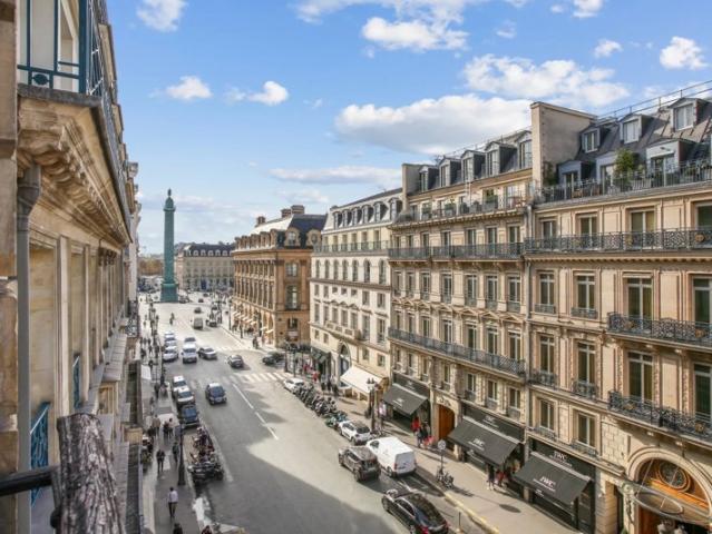 LUXUEUX APPARTEMENT A VENDRE PLACE VENDOME