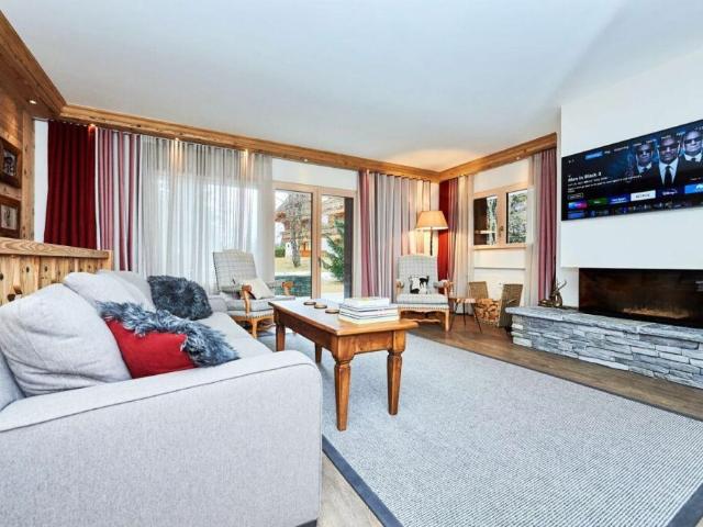 Luxueux appartement en duplex entièrement rénové à louer à la semaine à Crans