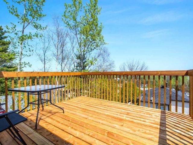 Luxueux 4 1/2 disponible 1er octobre, construction 2023, merveilleuse vue sur le Lac Magog